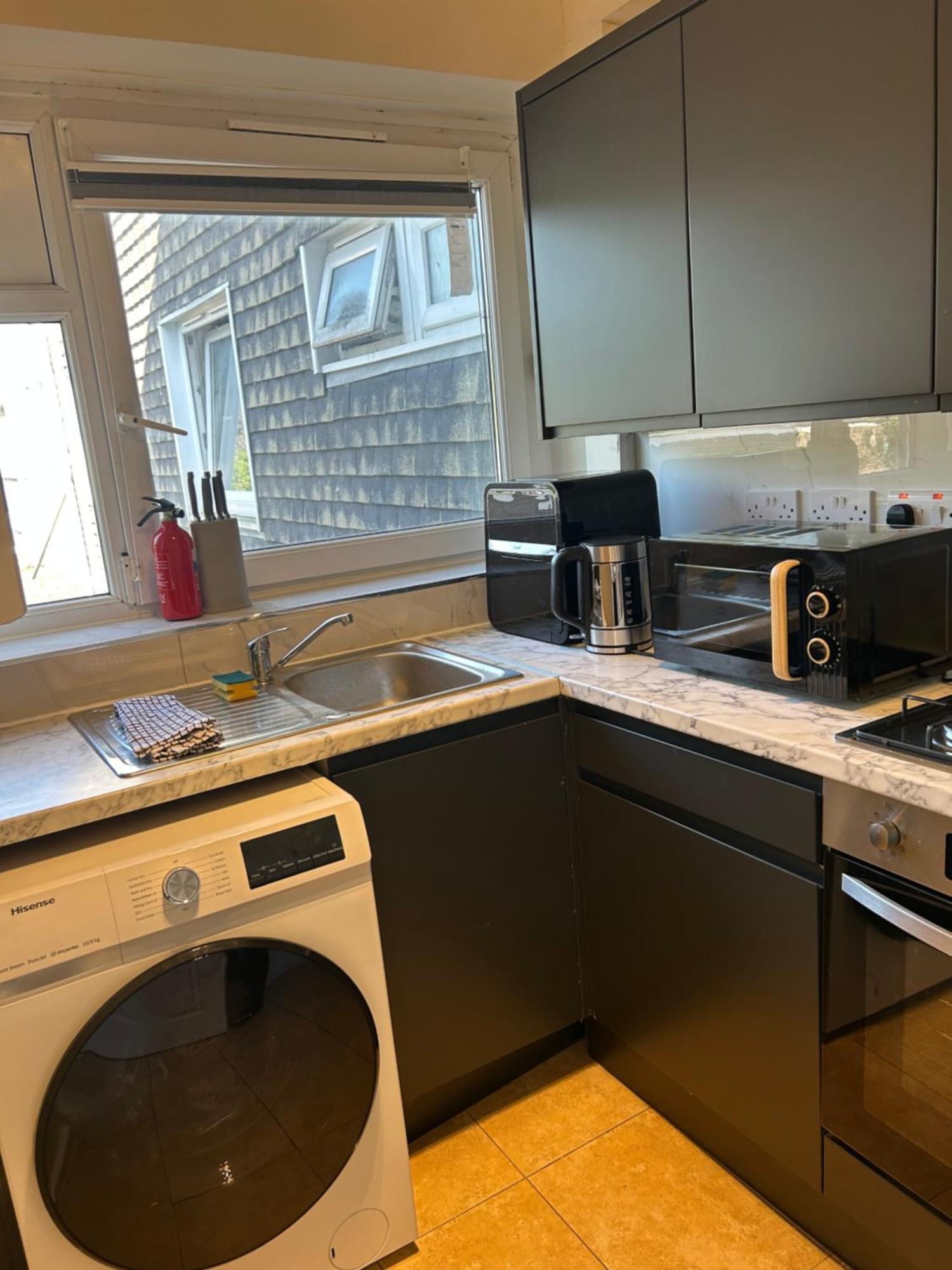 1 Bedroom Near Wimbledon Lawn Tennis Museum Apartment *